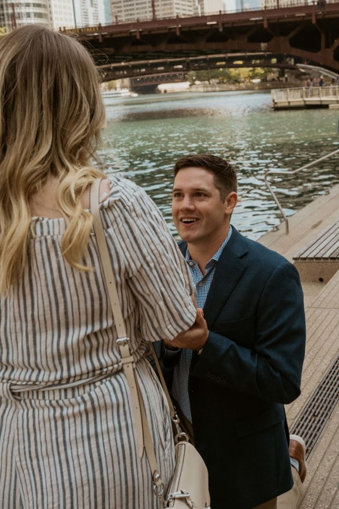 Boyfriend proposing on the Chicago Riverwalk